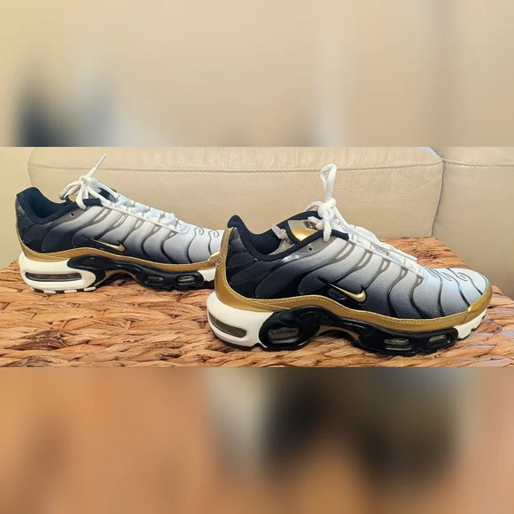 NIKE Air Max Plus TN White Metallic Gold Black HMO352-100 Sneaker Size M 6.5/W 8